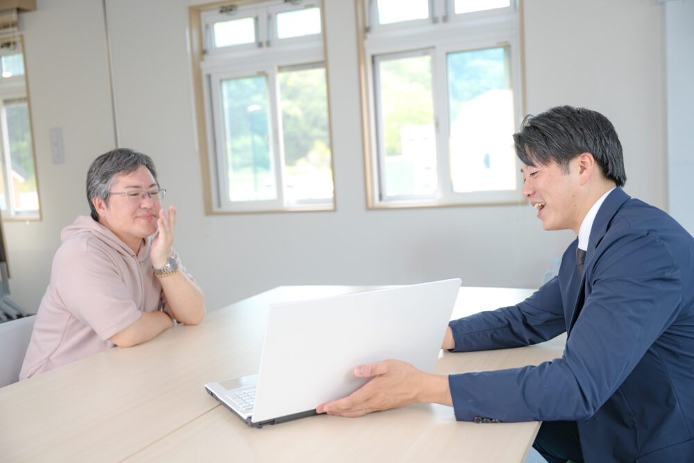 行政書士の仕事内容とは?年収や求められるスキルをわかりやすく解説! 31763726 l - 行政書士の仕事内容とは?年収や求められるスキルをわかりやすく解説!