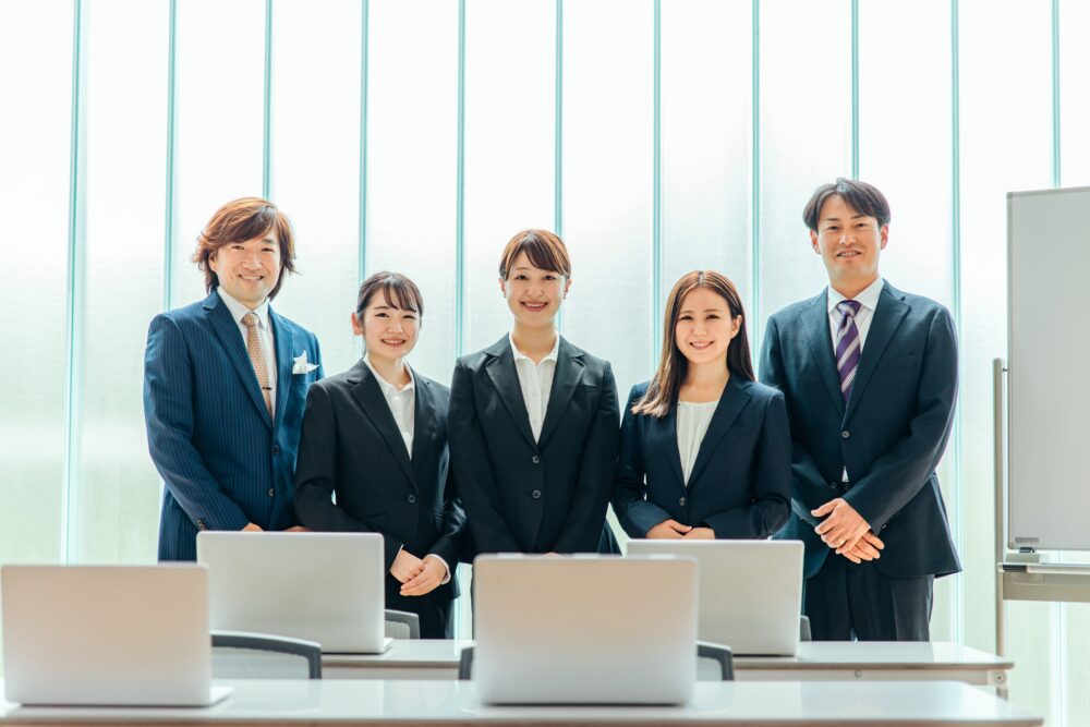 24522973 m - 行政書士を副業にするには？仕事の内容・始め方・向いている人を解説