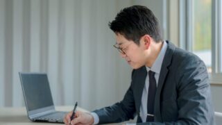 2c5688ff7cf805e915024a78e505ea6a 320x180 - 行政書士の履歴書の書き方と注意点を解説！資格や職歴の正しい書き方とは