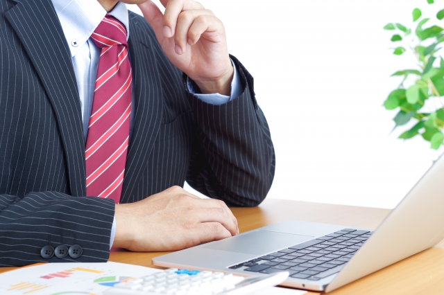 24479726 s - 行政書士と司法書士の違いとは？業務内容や試験、年収まで徹底比較！