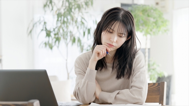 30156463 s - 行政書士と司法書士の違いとは？業務内容や試験、年収まで徹底比較！