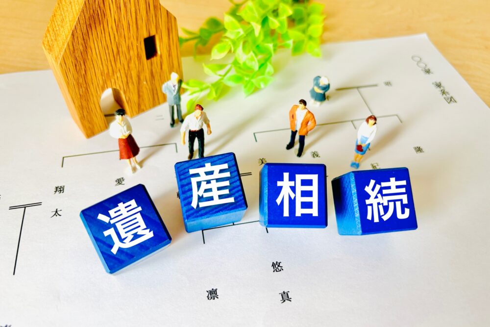 32871991 m - 【行政書士と宅建士の違いまとめ】年収・試験科目・向いている人を比較