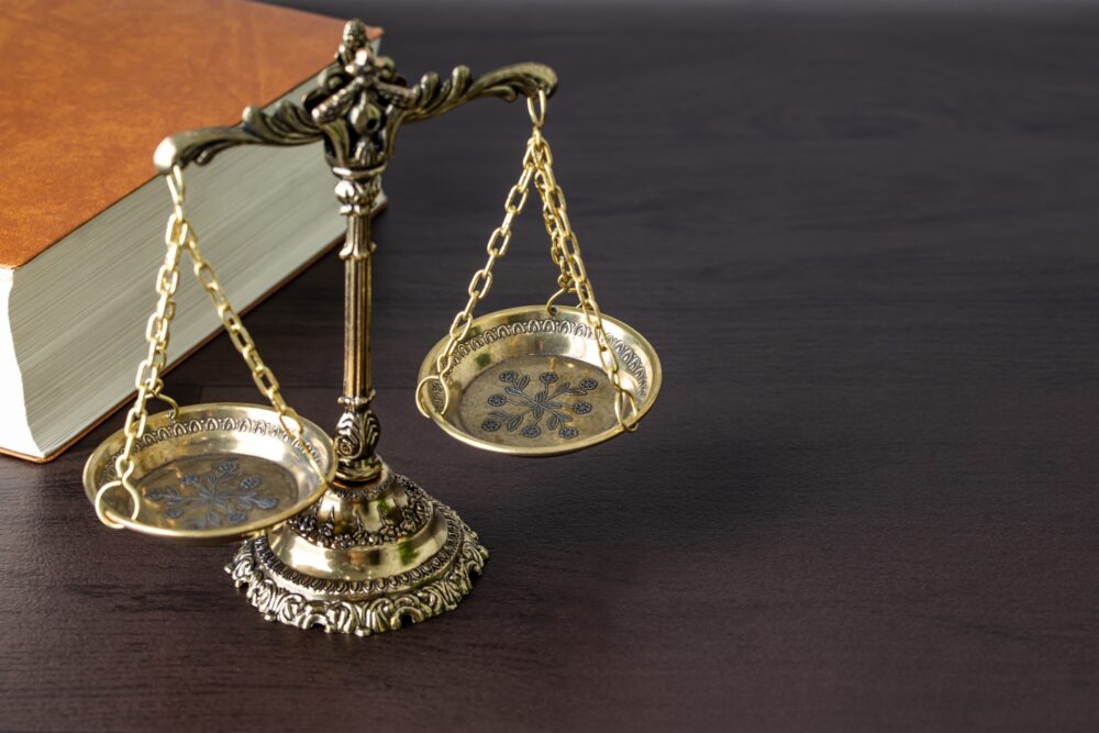 3676575 m - 行政書士と弁護士の違いを徹底解説｜業務範囲・代理権・費用の比較ガイド